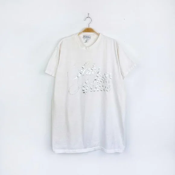 ⚡️SOLD⚡️ vintage saks fifth avenue metallic logo tee - Picture 2 of 6